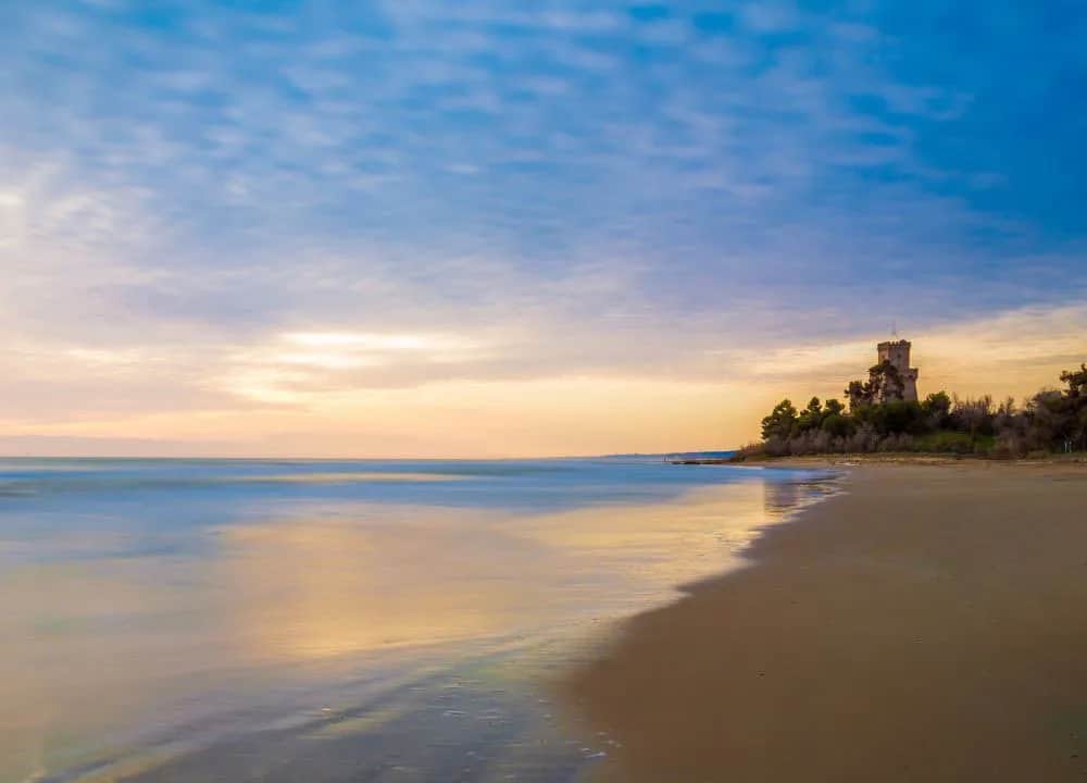 Abruzzo: Guida Spiagge Ideali per Famiglie, Giovani e Coppie
